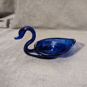 Blue swirl Art Glass Swan trinket dish/bowl measures 3" x 6.5"